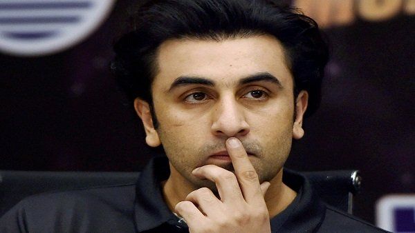 ફોટોઝ જોઇ ફેન્સ થયા હેરાન ફોટોઝ જોઇ ફેન્સ થયા હેરાન