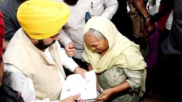 પંજાબ મહિલાઓના બેન્ક ખાતામાં આવી આવી શકે છે 1 હજાર રૂપિયા, માન સરકારે કરી તૈયાર