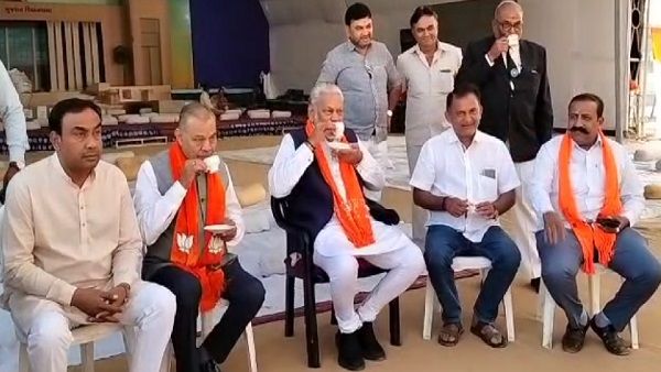 અમરેલીના કોગ્રેસના ધારાસભ્ય પરેશ ધાનાણીએ ભાજપ કાર્યાલયની મલાકાત કરી, દિગ્ગજો સાથે ચાય પે ચર્ચા કરી