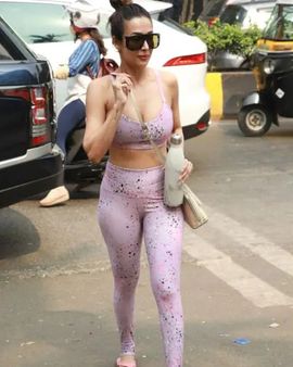 મલાઈકા અરોરા હોટ અંદાજમાં સ્પોટ થઈ મલાઈકા અરોરા હોટ અંદાજમાં સ્પોટ થઈ