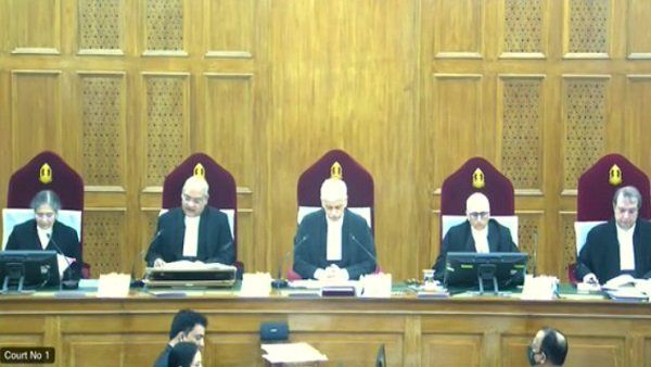 EWS Reservation: સુપ્રીમ કોર્ટનો ચુકાદો, ગરીબ સવર્ણોને 10 ટકા અનામત ચાલુ રહેશે