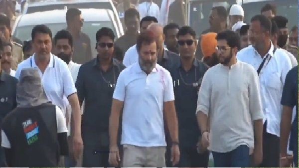 Bharat Jodo Yatra: ભારત જોડો યાત્રામાં સામેલ થયા આદિત્ય ઠાકરે, રાહુલ ગાંધી સાથે કરી માર્ચ