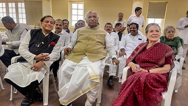 Gujarat Election: શશિ થરુર ગુજરાત ચૂંટણીથી રહેશે અળગા, સ્ટાર પ્રચારકોની યાદીમાં નહોતુ નામ