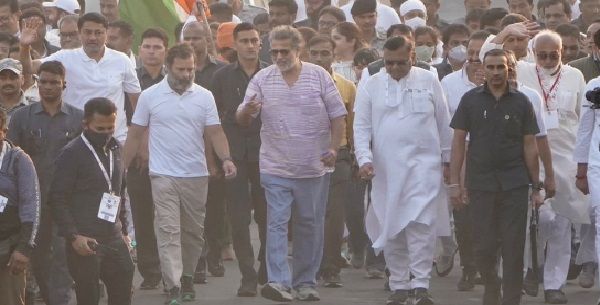 Bharat Jodo Yatra: મહાત્મા ગાંધીના પ્રપૌત્ર તુષાર ગાંધીએ ભારત જોડો યાત્રામાં રાહુલ ગાંધી સાથે કરી માર્ચ