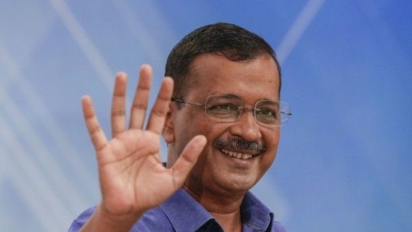 MCD Election: કેજરીવાલની 10 ગેરેન્ટી ઘરે-ઘરે પહોંચાડવાનુ કામ રહ્યા છે બધા AAP ઉમેદવાર