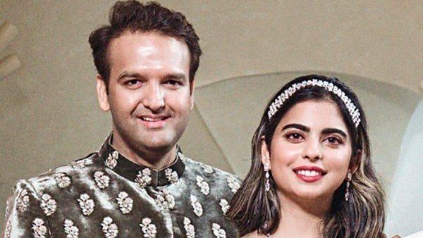 મુકેશ અંબાણીએ ઈશાને રિટેલની કમાન સોંપી મુકેશ અંબાણીએ ઈશાને રિટેલની કમાન સોંપી