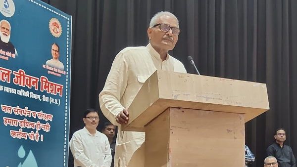 ગુટકા ખાવ, દારુ પીવો પરંતુ પાણી બચાવો.