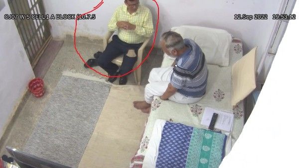 તિહાર જેલમાંથી સત્યેન્દ્ર જૈનનો ત્રીજો વીડિયો આવ્યો સામે, તત્કાલીન જેલ અધિક્ષક સાથે વાત કરતા દેખાયા