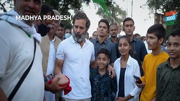 બાળકે રાહુલ ગાંધીને કહ્યુ - સર, આ તમારા માટે છે
