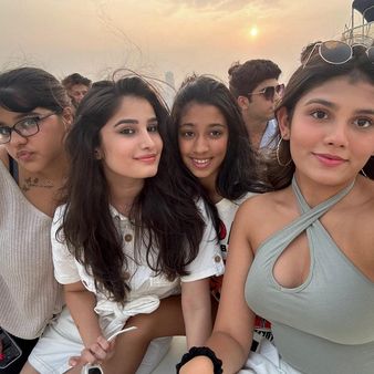 રાશા થડાની સોશિયલ મીડિયા પર એક્ટિવ રહે છે રાશા થડાની સોશિયલ મીડિયા પર એક્ટિવ રહે છે