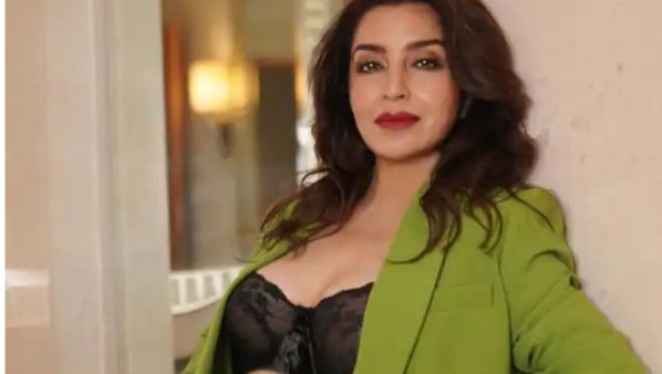 સોશિયલ મીડિયા પર એક્ટીવ સોશિયલ મીડિયા પર એક્ટીવ