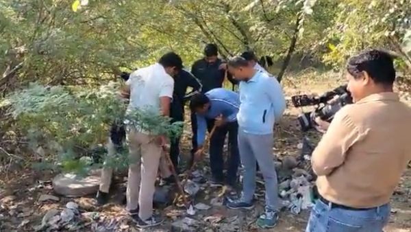 છતરપુર એનક્લેવ પાસે જંગલમાં મળ્યા સબુત