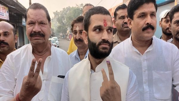 સપા ઉમેદવાર વિનય તિવારીને 34,298 મતોથી હરાવ્યા