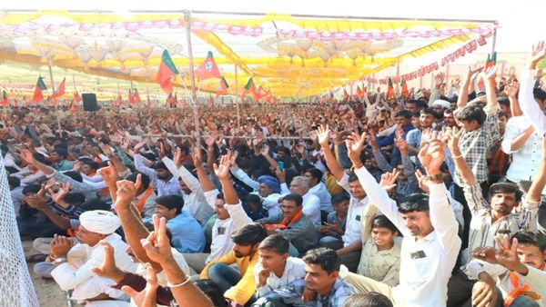 ગુજરાત વિરોધી મેઘા પાટકરને આપ લોકસભાની ટિકિટ આપે છે