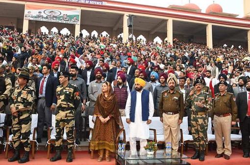 વાઘા બોર્ડર પર રિટ્રીટ સમારોહમાં પરીવાર સાથે ભગવંત માને આપી હાજરી