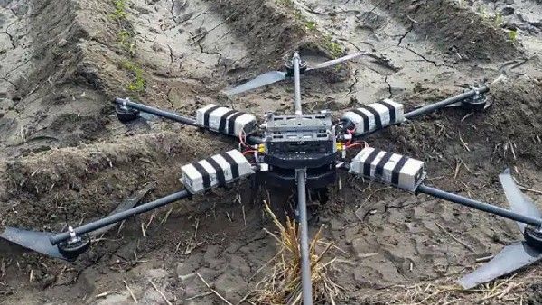 પઠાણકોટના બામિયાલમાં પાકિસ્તાની ડ્રોન દેખાયુ, સેનાએ ફાયરિંગ કરી ભગાડ્યુ.