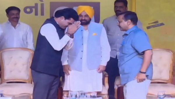 આમ આદમી પાર્ટીના મુખ્યમંત્રી પદના ઉમેદવાર ઇશુદાન ગઢવી