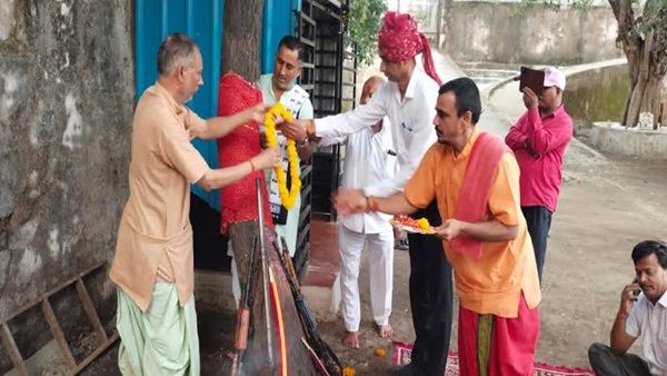 અમદાવાદ - સાણંદ ડેપ્યુટી કલેક્ટર રાજેન્દ્ર કેશવલાલ પટેલે કર્યો આપઘાત