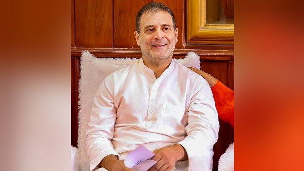 સાવરકર પર વિવાદીત રાહુલ ગાંધીના નિવેદનને લઇ ભડક્યા રાજ ઠાકરે, બોલ્યા- યુ ઇડિયટ...