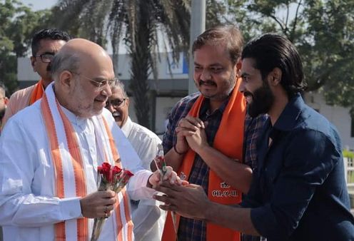 પત્ની સાથે પ્રચારમાં લાગ્યા રવિન્દ્ર જાડેજા પત્ની સાથે પ્રચારમાં લાગ્યા રવિન્દ્ર જાડેજા