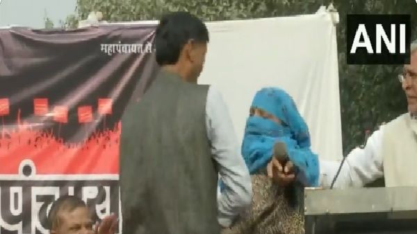 શ્રદ્ધા કેસ: હિન્દુ એકતા મંચના કાર્યક્રમમાં ધમાસાન, મહિલાએ વ્યક્તિને ચપ્પલથી માર્યો