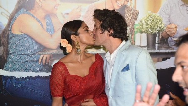 શ્રિયા સરન અને આન્દ્રે કોસ્ચિવ