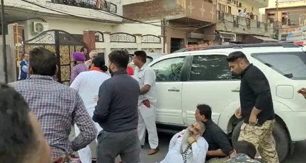 પંજાબ: ધરણા પર બેઠેલ શિવસેનાના નેતા સુધીર સુરીની ગોળી મારીને હત્યા, કારમાં આવ્યા હુમલાખોર