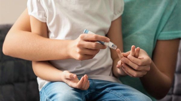 માન્યતા 1 : પરિવારમાં કોઈને ડાયાબિટીસ ન હોય, તો તેનું જોખમ નથી માન્યતા 1 : પરિવારમાં કોઈને ડાયાબિટીસ ન હોય, તો તેનું જોખમ નથી