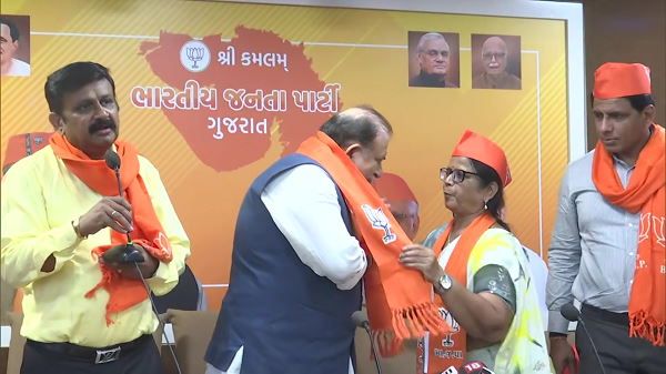 કોંગ્રેસની વધુ એક વિકેટ પડી, હિમાંશું વ્યાસ પાર્ટી છોડી બીજેપીમાં જોડાયા!