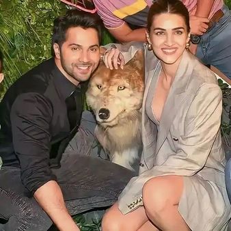 વરુણ ધવન અને કૃતિ સેનને ભેડિયા સાથે પોઝ આપ્યા