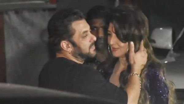 સલમાન ખાનની બર્થડે પાર્ટીમાં બોલ્ડ અંદાજમાં પહોંચી એક્સ ગર્લફ્રેન્ડ સંગીતા બિજલાની, ફોટો સોશિયલ મીડિયામાં વાયર