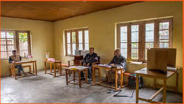 Gujarat Election: ડાંગના એક આખા ગામે કર્યો મતદાનનો બહિષ્કાર, કહ્યુ - રોડ અને પુલ નહિ તો વોટ નહિ