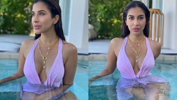 Sophie Chaudhary Photos: સોફી ચૌધરી બ્રાલેસ થઈને ઉતરી પૂલમાં, ફેન્સ બન્યા ક્રેઝી