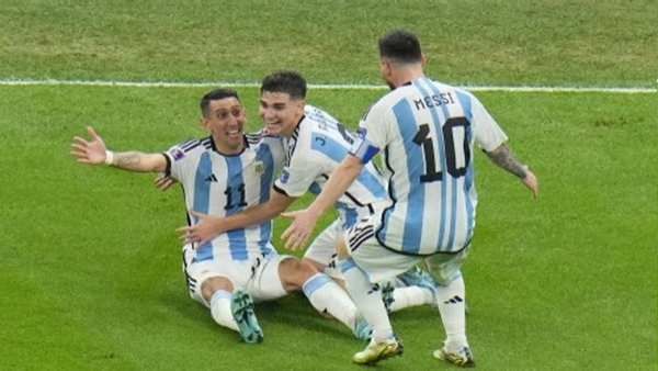 એંગલ ડિમારિયાએ પણ વિખેર્યો જલવો એંગલ ડિમારિયાએ પણ વિખેર્યો જલવો