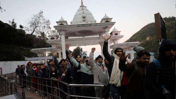 Mata Vaishno Devi: નવા વર્ષે માતા વૈષ્ણો દેવી મંદિરમાં ઉમટી ભક્તોની ભીડ