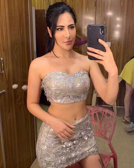 અલિના રાય સોશિયલ મીડિયા પ્રેમી છે