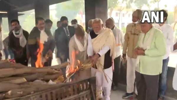 Narendra Modi Mother passes away Live: હીરાબા મોદી પંચ તત્વમાં થયા વિલીન, પીએમ મોદીએ આપી મુખાગ્નિ
