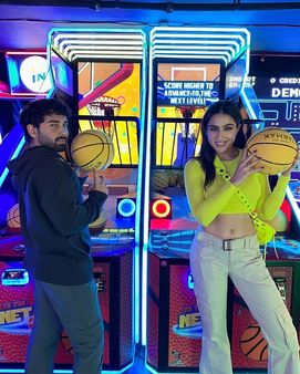 ઓરહાન સાથે મસ્તી કરતી દેખાઈ