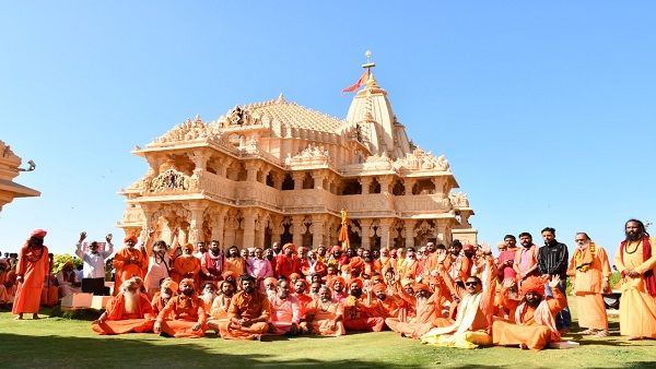 સોમનાથના ચરણોમાં સંતોએ મહામૃત્યંજય મંત્રના સામૂહિક જાપ કરી વિશ્વ કલ્યાણની પ્રાર્થના કરી