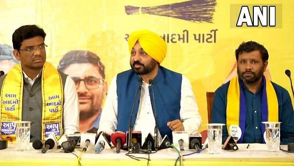 અમદાવાદમાં પ્રેસ કોન્ફરન્સ દરમિયાન કરી વાત