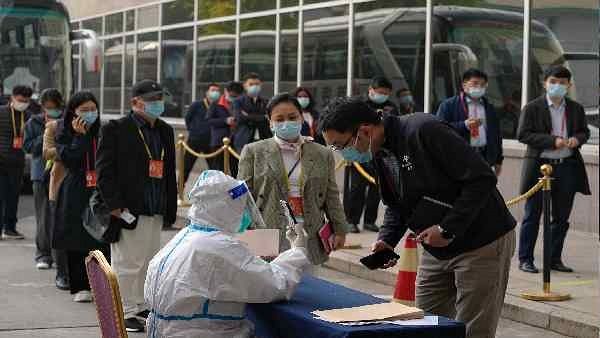 ચીનમાં ફુટશે કોરોના બોમ્બ! 10 લાખ લોકોના મોતની આશંકા, ઝીરો કોવિડ પોલીસી લઇ ડુબી