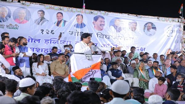 Gujarat Assembly Election 2022 : ઓવૈસી પર ટિપ્પણી કરતા ઇમરાનની સભામાં મચ્યો હોબાળો