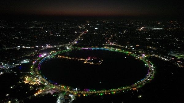 કોરોનાના ડર વચ્ચે અમદાવાદમાં કાકરિયા કાર્નિવલનો પ્રારંભ