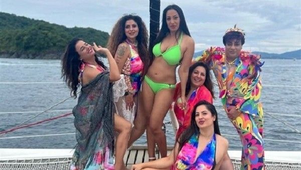 50ની થઈ કાશ્મીરા શાહ, દોસ્તો સાથે બિકીની પહેરી સેલિબ્રેશન કરતી જોવા મળી