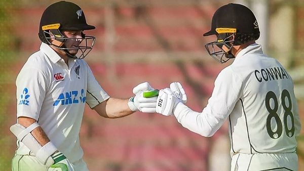 કિવી ઓપનરોએ પાકિસ્તનની કરી ધુલાઇ કિવી ઓપનરોએ પાકિસ્તનની કરી ધુલાઇ