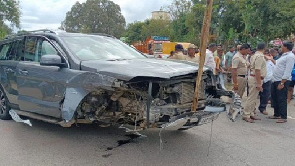 Karnataka: પીએમ મોદીના ભાઇ પ્રહલાદ મોદીની કારનો ભિષણ અકસ્માત થયો, હોસ્પિટલમાં દાખલ