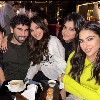 સારા મસ્તીની મુડમાં હતી