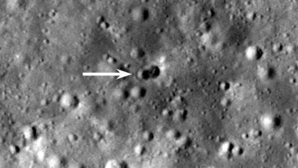 ચંદ્રની સપાટી પર મળ્યા ખાડા