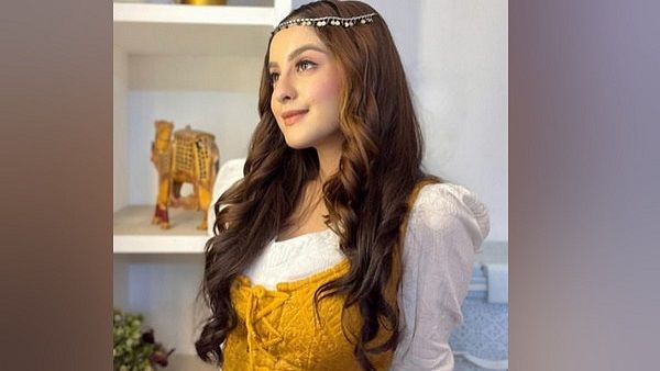 મૌતના પાંચ કલાક પહેલા શેયર કરી બાલોમાં છુપાયેલી તસવીર મૌતના પાંચ કલાક પહેલા શેયર કરી બાલોમાં છુપાયેલી તસવીર