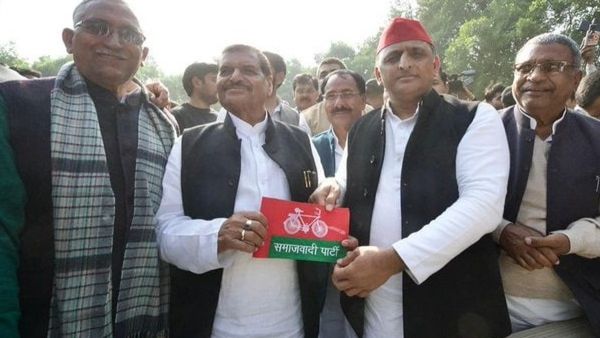 ઉત્તર પ્રદેશમાં ચાચા-ભત્રીજા એક મંચ પર, સપામાં પ્રસપાનો વિલય